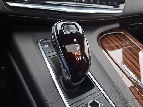 Used 2022 Cadillac Escalade Premium Luxury w/ Performance Package image 16