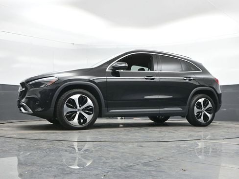 Used 2025 Mercedes-Benz GLA 250 4MATIC image 43