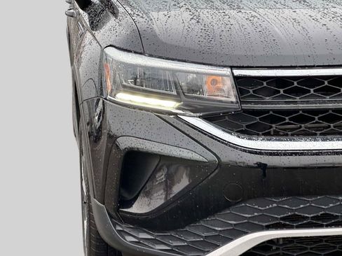 Used 2024 Volkswagen Taos SE image 10