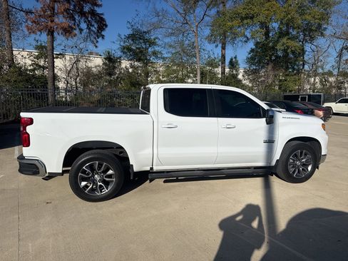 Used 2022 Chevrolet Silverado 1500 LT w/ Convenience Package II image 3