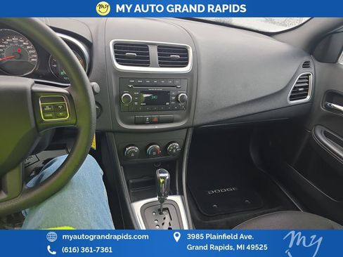 Used 2014 Dodge Avenger SE image 19