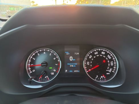 Used 2022 Toyota RAV4 XLE Premium image 12