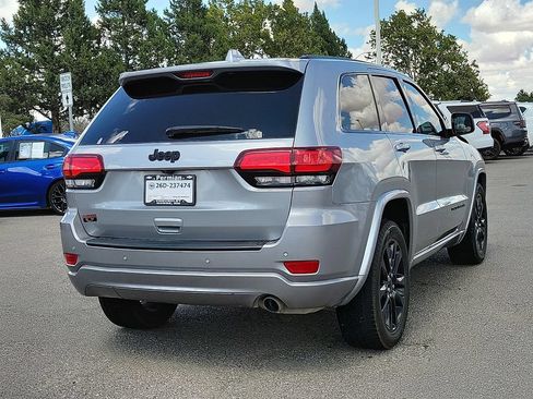 Used 2020 Jeep Grand Cherokee Altitude RWD image 12