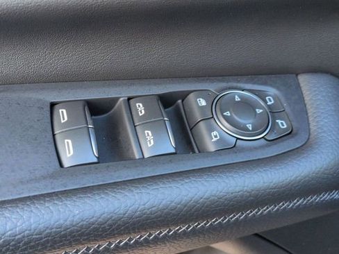 Used 2025 GMC Yukon Denali AWD/4WD image 15