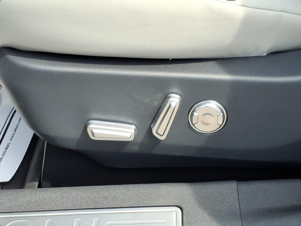 New 2026 Lincoln Nautilus Reserve AWD/4WD image 18