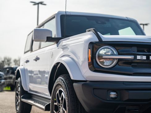 New 2025 Ford Bronco Outer Banks image 6