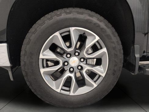 Used 2024 Chevrolet Silverado 1500 LT AWD/4WD image 3