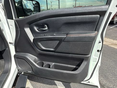 Used 2021 Nissan Titan PRO-4X w/ Pro-4x Convenience Package AWD/4WD image 18