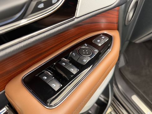 Used 2024 Lincoln Navigator Reserve image 23