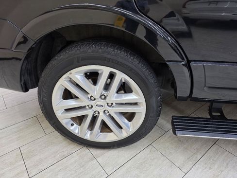 Used 2017 Ford Expedition Platinum RWD image 39