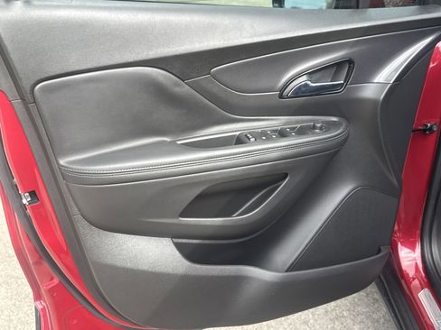 Used 2019 Buick Encore Preferred image 3