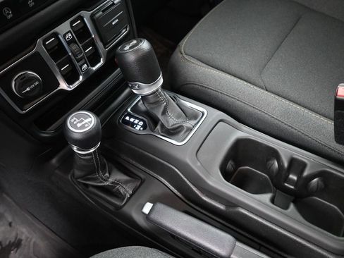 Used 2024 Jeep Wrangler Sahara w/ Technology Group image 4