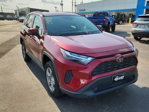 Used 2023 Toyota RAV4 XLE image 6