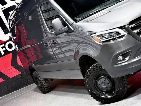 Used 2023 Mercedes-Benz Sprinter 2500 image 4