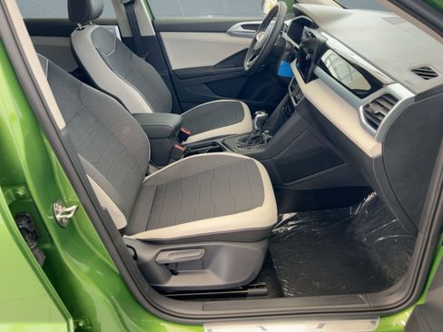 New 2026 Volkswagen Taos SE image 28