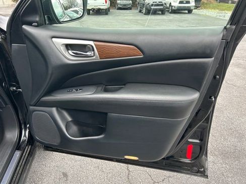 Used 2018 Nissan Pathfinder Platinum image 20
