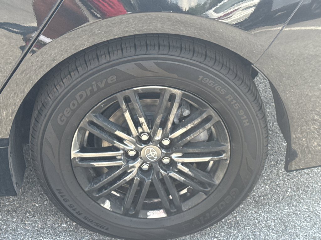Used 2022 Toyota Prius Prime LE FWD image 5