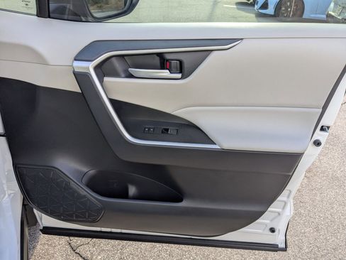Used 2025 Toyota RAV4 XLE Premium image 34