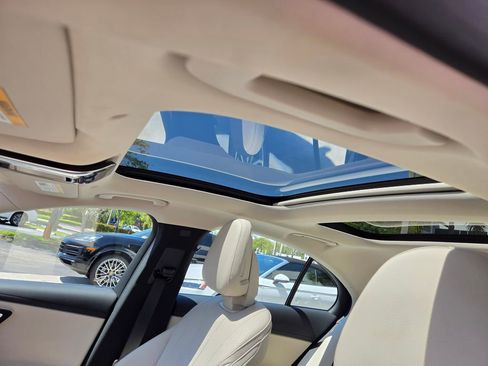 Used 2025 Mercedes-Benz E 350 Sedan image 23