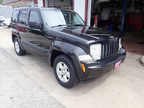 Used 2010 Jeep Liberty Sport w/ Popular Equipment Group AWD/4WD image 20