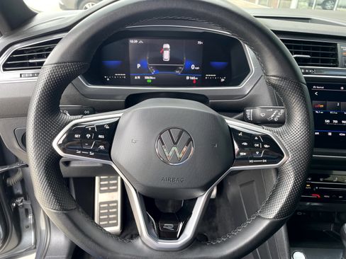 Used 2022 Volkswagen Tiguan SE R-Line AWD/4WD image 12