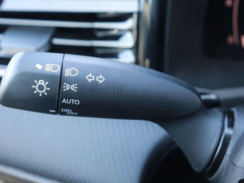 Used 2025 Toyota Camry SE image 25