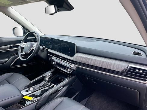 Used 2025 Kia Telluride EX w/ EX Captain's Chair Package FWD image 30