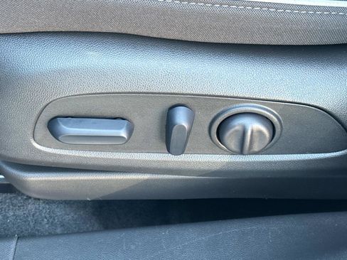 Used 2025 Chevrolet TrailBlazer LT w/ Convenience Package image 16