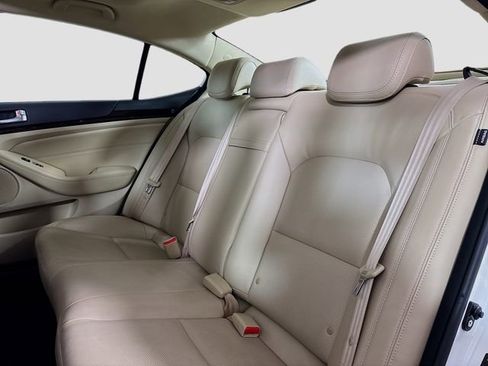 Used 2016 Kia Cadenza Premium w/ Luxury Package image 25