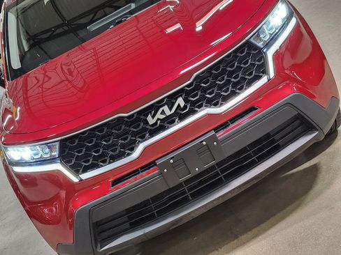 Used 2023 Kia Sorento LX image 19