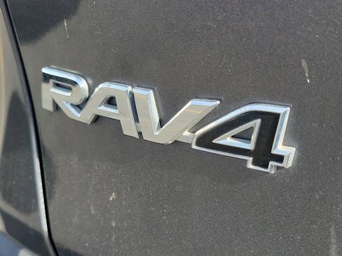 Used 2021 Toyota RAV4 LE image 7