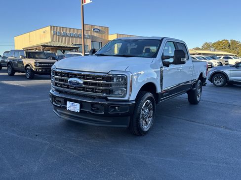 Used 2025 Ford F350 King Ranch w/ FX4 Off-Road Package image 2