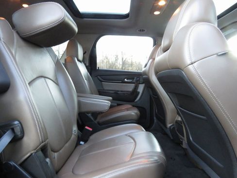 Used 2016 GMC Acadia SLT image 16