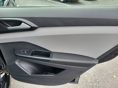 Used 2023 Volkswagen Taos S image 11