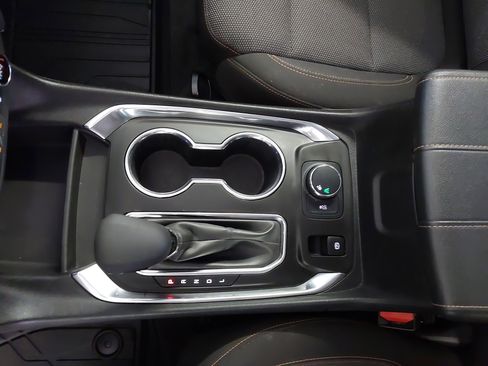 Used 2021 Chevrolet Traverse LT FWD image 21