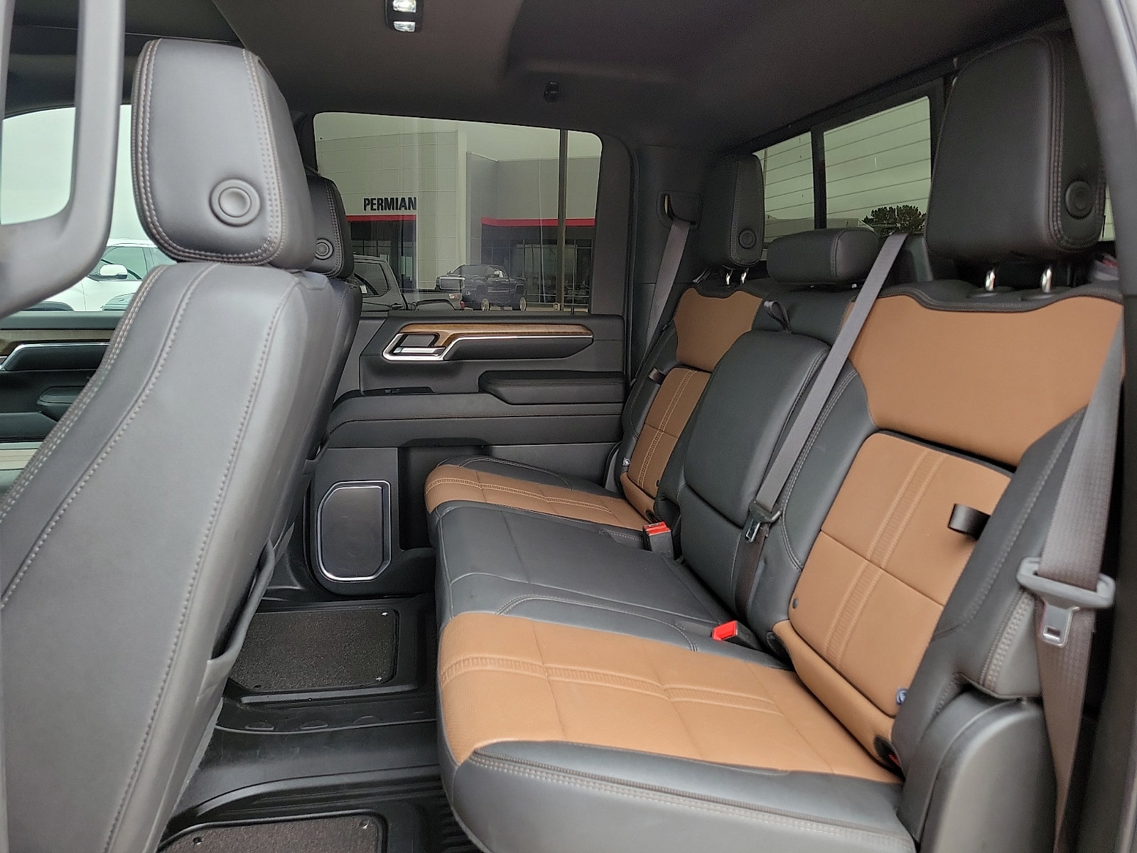 Used 2024 Chevrolet Silverado 3500 High Country w/ High Country Premium Package AWD/4WD image 8