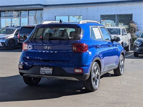 Used 2022 Hyundai Venue Limited image 4