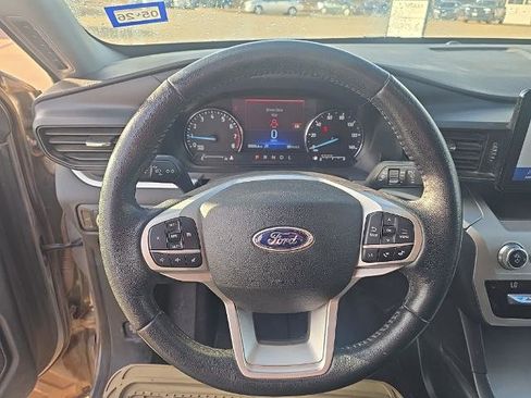 Used 2021 Ford Explorer XLT image 13