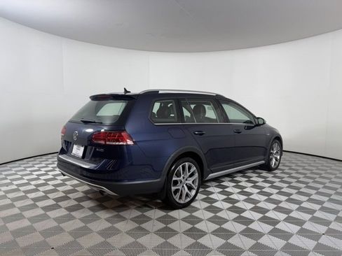 Used 2019 Volkswagen Golf Alltrack image 7