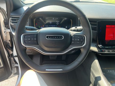 Used 2024 Jeep Wagoneer Series II w/ Flexible Seating Group RWD image 30