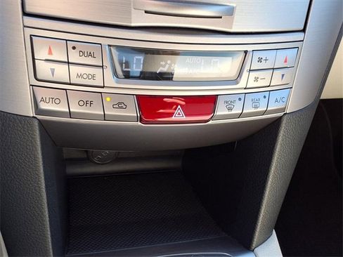 Used 2014 Subaru Outback 2.5i Limited image 18