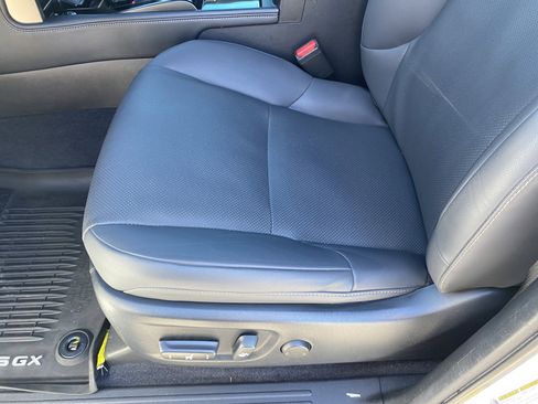 Used 2020 Lexus GX 460 Premium w/ Premium Package image 15