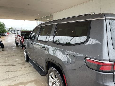 Used 2022 Jeep Wagoneer Series II AWD/4WD image 10