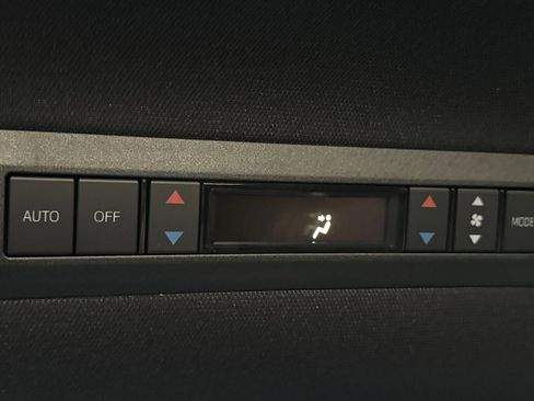 Certified 2025 Toyota Sienna XSE image 17