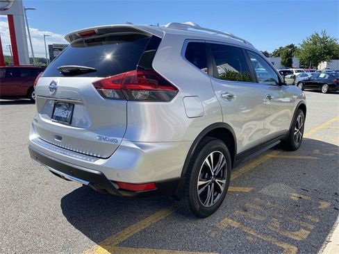 Certified 2020 Nissan Rogue SV w/ Sun & Sound Touring Package image 5