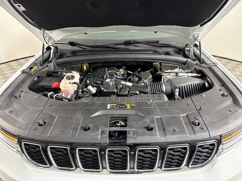 Used 2022 Jeep Grand Cherokee L Limited RWD image 39