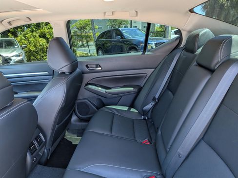 Used 2023 Nissan Altima 2.5 SL FWD image 13