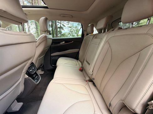 Used 2023 Lincoln Nautilus Reserve w/ Equipment Group 201A AWD/4WD image 13