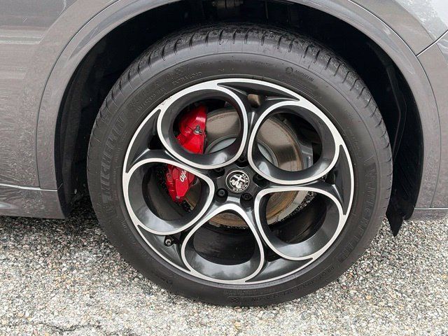 Used 2022 Alfa Romeo Stelvio Ti AWD/4WD image 12