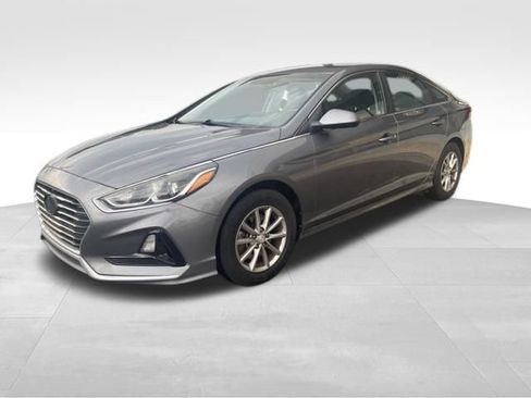 Used 2018 Hyundai Sonata SE FWD image 2
